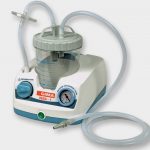 ASPIRATORE VEGA UNO Flusso: 15 l/minuto Linea di aspiratori compatti ed affi dabili creaticon stile per la piccola chirurgia.