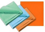 Salviette plastificate 2 veli (1 ovatta + 1 polietilene). Colore arancio o giallo, confezione da 500 pezzi